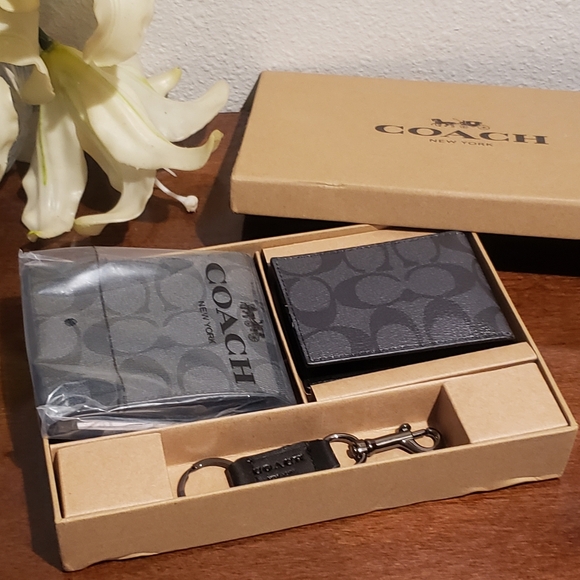 ■New In Box. COACH Signature Men's Wallet & Keychain Set - Picture 1 of 4